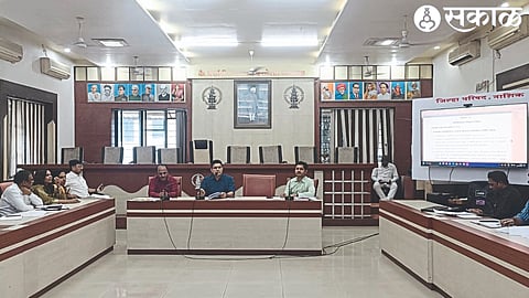 Additional Chief Executive Officer Dr. Arjun Gunde. Deputy Chief Executive Officer Ravindra Pardeshi, Accounts and Finance Officer Bhalchandra Chavan along with Department Heads