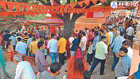 On the occasion of Navratri festival, devotees thronged Khodaimata temple in the city for the first rosary darshan.