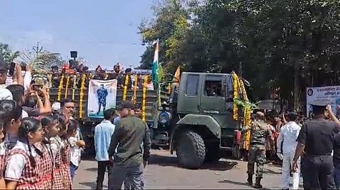 body of army Naib Subhedar Shankar Ukalikar was martyred in Leh at Karad