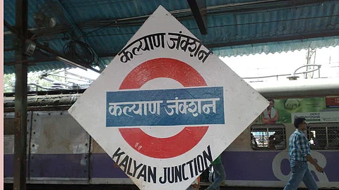 Accident kalyan railway station