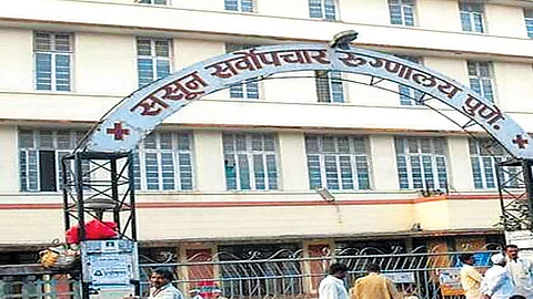 pune mother bagging for baby medicine Sassoon Hospital