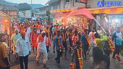 Kavathar devotees from Trimbakeshwar who made their way to Saptshringigarh for Kojagari Poornima from Kushavarta. (Photo: Kamlakar Akolkar)