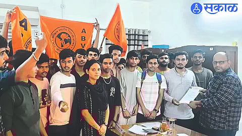 Officials and students of Akhil Bharatiya Vidyarthi Parishad giving a statement to Savitribai Phule Pune University sub center administration regarding the problems of students.