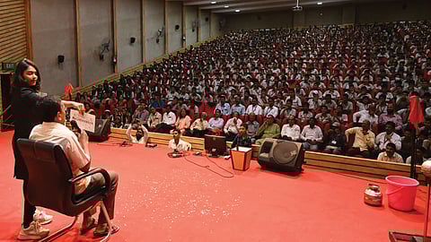 ahmednagar 14 year riya kawade magical shows in 11 country