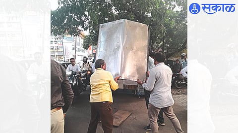 The encroachment department of the Municipal Corporation is taking action to remove drug spots in schools and colleges