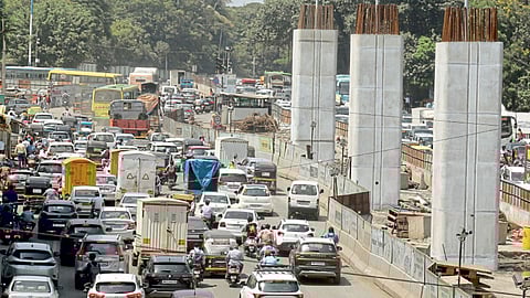 Pune University Chowk traffic