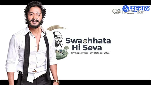 Actor Shreyas Talpade participates in cleanliness drive Swachhata Hi Seva Campaign at Versova Chowpatty