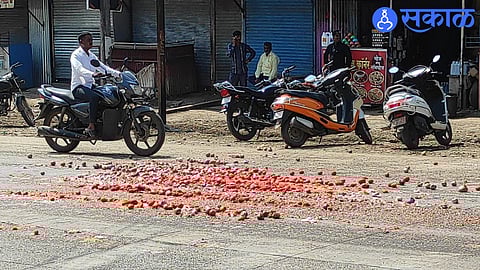 Nashik Ajit Pawar : शरद पवार गटाकडून अजित पवारांच्या वाहनांसमोर टोमॅटो व कांदाफेक
