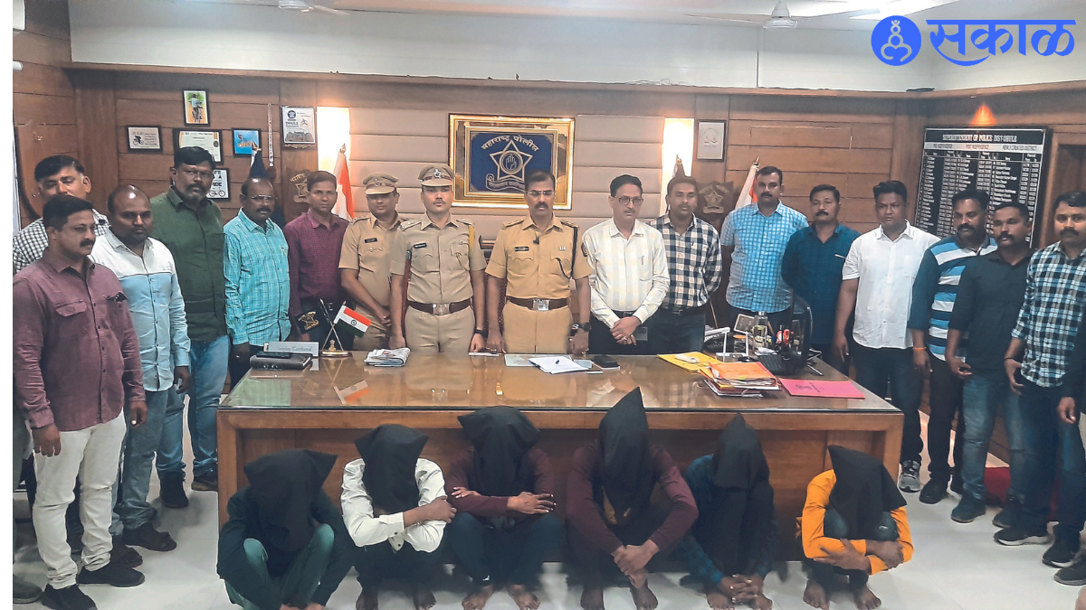 Sanjay Barkund, Kishore Kale, Sachin Hire, Hemant Patil and LCB team were present along with the criminals in custody in the murder case.