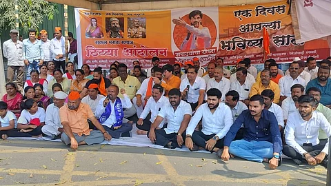 savitribai phule pune university entrance maratha reservation protest