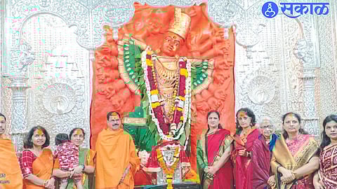 Nashik Divisional Revenue Commissioners Radhakrishna Game, Kritika Jamdar, Saroj Waghwase etc. died on Tuesday, the third day of Navratri festival.