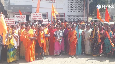 women protest for maratha reservation Sarees Bangles sent to MLA by post politics