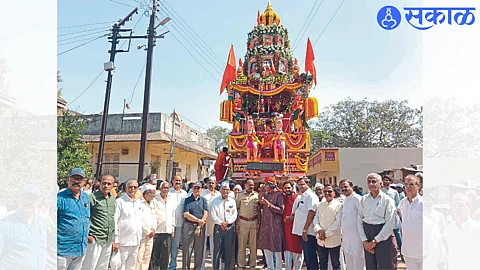 Meghshyam Bua, Himmatsingh Raul, Police Inspector Deepak Patil, Group Leader Anil Wankhede, Sunil Chaudhary, Deepak Desale, Rath Panchmandal etc. started the Rathotsav.