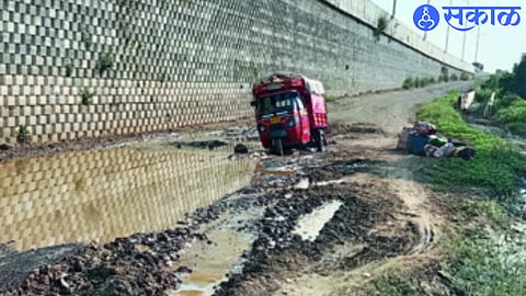 Due to the lack of parallel roads along the 'bypass'.