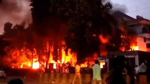 Maratha Reservation : आग लावली तेव्हा क्षीरसागरांच्या बंगल्यात कोण होतं?, कुटुंबातील सदस्य 'असे' पडले बाहेर