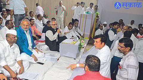 The annual general meeting of the district bank was held on Saturday (30th) at the central office of the bank under the chairmanship of administrator Pratap Singh Chavan.