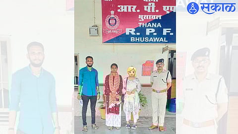 RPF officers and personnel along with the girl found under Operation Nanhe Ferishte.