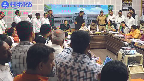 Union Minister of State for Health Dr. Bharti Pawar. Neighbors MP Hemant Godse, MLA Saroj Ahire, Collector Jalaj Sharma, officers, farmers etc.