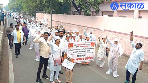 A massive march of 'NRHM' contract employees started on Wednesday for various demands.