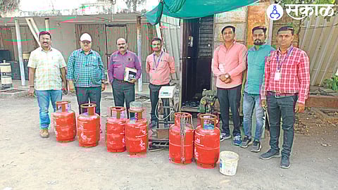 On Tuesday, a team of Additional Tehsildars took action against those illegally filling gas cylinders in the city's Parola Road area and confiscated the cylinders along with the goods.