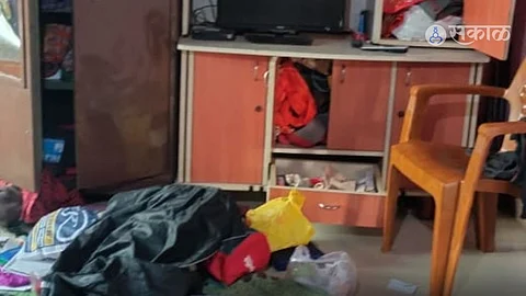 thieves robbery in 3 houses at Rajuri in Pune Elderly woman beaten jewels and cash crime police