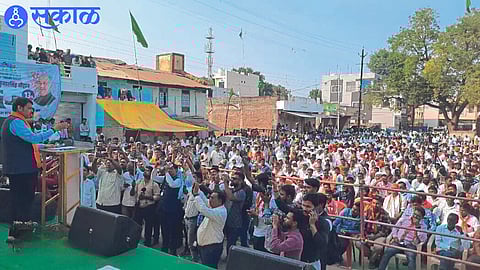 Deputy Chief Minister Devendra Fadnavis speaking at the campaign rally of BJP candidate Archana Chitnis. Crowd in front.