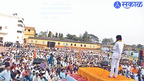 Manoj Jarange-Patil interacting with Maratha community members.