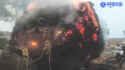 Fodder trolley caught fire at Dhobighat.