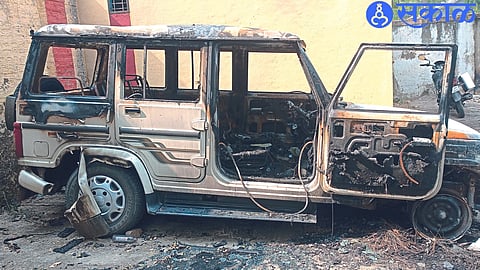 Group development officer's vehicle burnt in the premises of Nandurbar Panchayat Samiti.