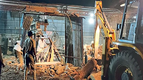unlicensed saw mills demolished Action of forest department at Gadga nanded