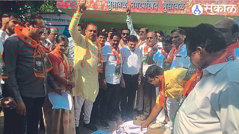 MLA Sanjay Savkare and office bearers during the Holi of additional tax increase notices in the municipality.