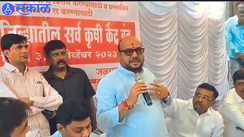 Guardian Minister Gulabrao Patil speaking at the agitation of the Agriculture Center Managers. Vinod Taral, state president of the association along with him