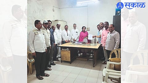 Manmad Agricultural Produce Market Committee Board of Directors while giving a letter to District Deputy Registrar.