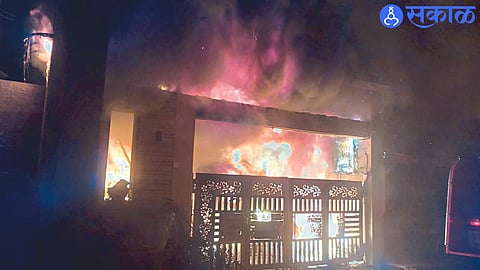 A fire broke out at the house of corporator Manoj Jagdale.