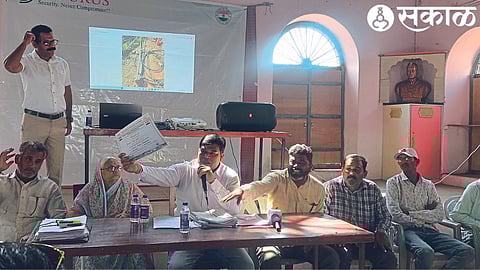 Sachin Patil speaking at the press conference. Along with affected farmers