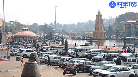Nashik News: पार्किंग शुल्काअभावी बुडतोय लाखोंचा महसूल; गोदाघाटावर होतेय किरकोळ पार्किंगवसुली