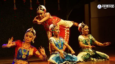 child dancers of wakad won hearts of audience with her arangetram dance performance