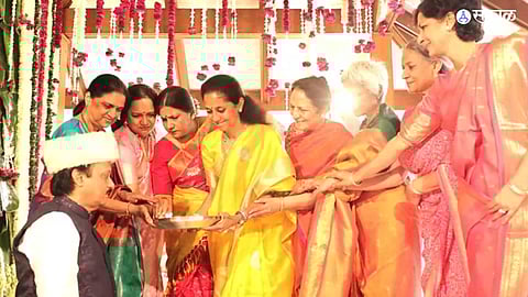 Bhaubeej 2023 : राजकीय मतभेद विसरुन सुप्रिया सुळेंनी केलं अजित पवारांना औक्षण