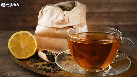 Health Care News: तुम्हीही ब्लॅक टीमध्ये लिंबू टाकून पिता का? किडनीचं होऊ शकतं मोठं नुकसान