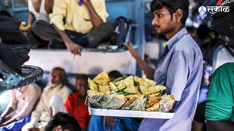 do not allow food sellers in local train demand of MNS mla raju patil
