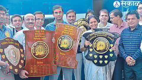 Iti Pandey, Railway Manager accepting the Total Efficiency Shield for outstanding performance.