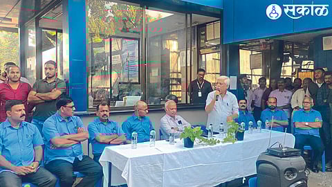 Company management and Mumbai labor union on agreement to retain 240 contract workers in CET company.