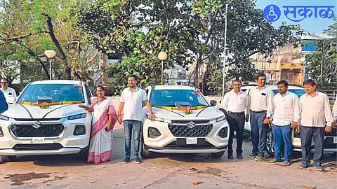 Commissioner Dr. Vidya Gaikwad and officials with the new vehicle purchased in the Municipal Corporation
