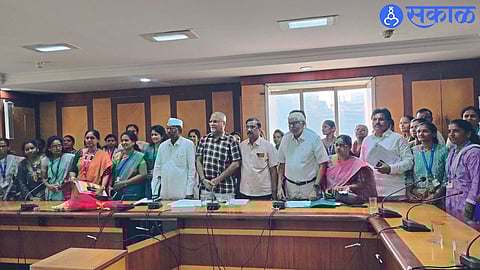 Narahari Jirwal, Vice President of Legislative Assembly during the meeting held at Vidhan Bhawan. Neighboring Maharashtra State Health Department Asha Group Promoters Association (AITK) office bearers, Asha and group promoters.