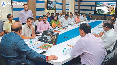Guardian Minister Gulabrao Patil while giving instructions in the meeting of Canal Advisory, Water Reservation Committee held