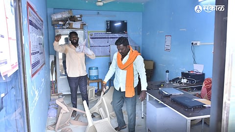 protesters lost patience vandalized office of crop insurance company farmers agriculture akola