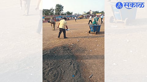Employees of Municipal Sanitation Department cleaning the site of Shiva Mahapuran story.