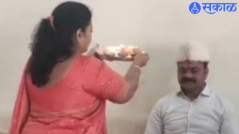 Vaishali Suryavanshi, leader of the Thackeray faction, waving to Shiv Sena Shinde faction MLA Kishore Patil on the occasion of brother-in-law.