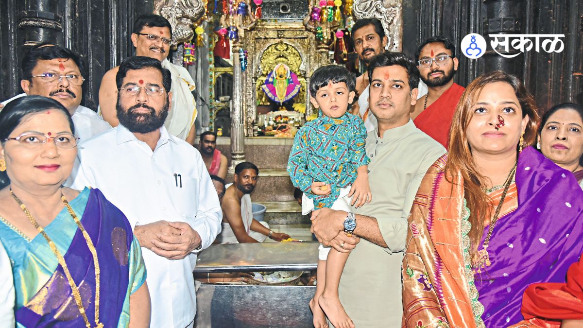 CM Eknath Shinde visited Ambabai Temple