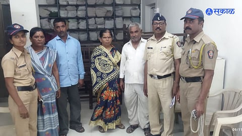 Police arrested two fugitive children and two daughters-in-law who did not take care of their mother